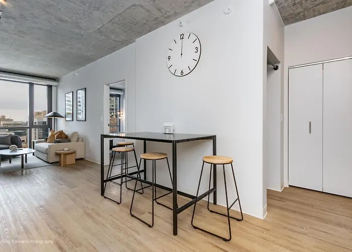 South Loop Rooftop With In And Out Parking 2 *